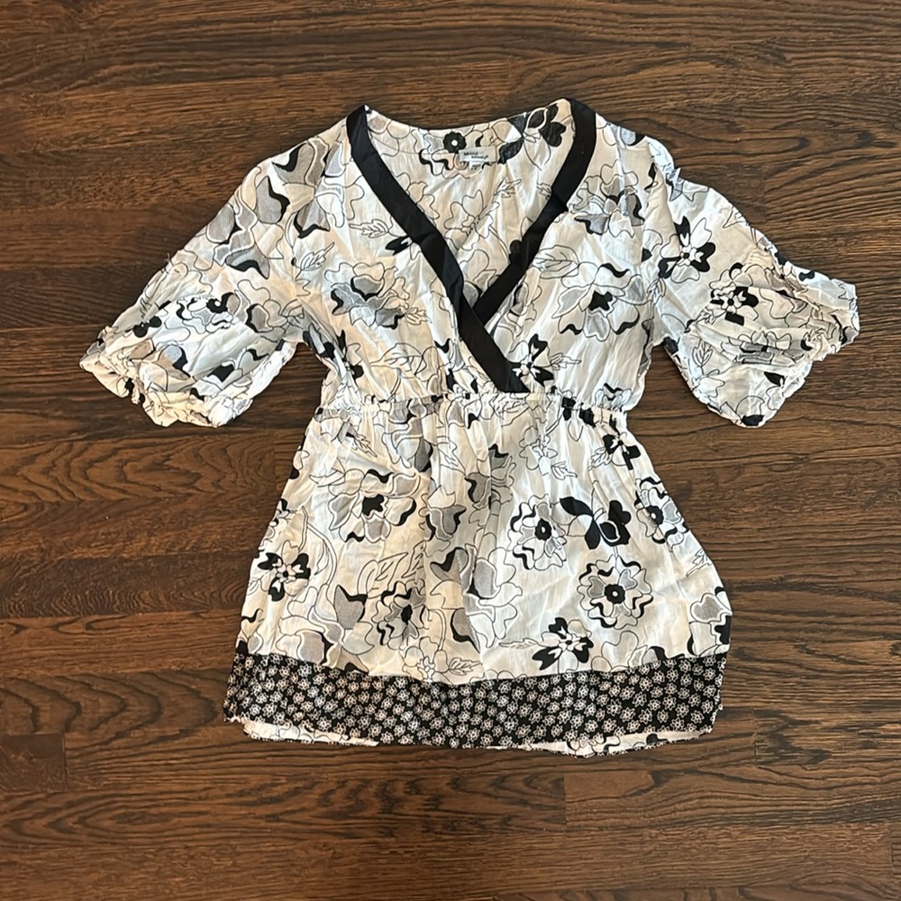Women’s Mimi Maternity Floral Black and White Top, size S